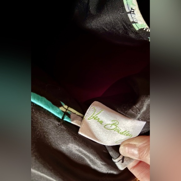 💥Vera Bradley Tote in Camo Floral💥 NWOT - Picture 8 of 9